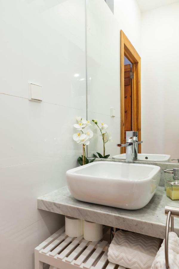 Alfama Terrace Apartment With Authentic XVIII Tiles And Historic Notes 3 Bedrooms & 2 Bathrooms Ac Lisboa Exterior foto
